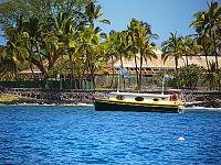 big-island-hawaii > Boat leaving the Kailua Kona Pier