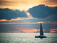 big-island-hawaii > Boat sailing on sunset in Waikoloa Beach