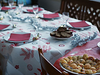 france-2009 > set table christmas dinner chez marie noelle st mammes