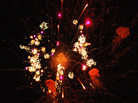 pflugerville-texas > Chaotic fireworks explosion on Lake Pflugerville